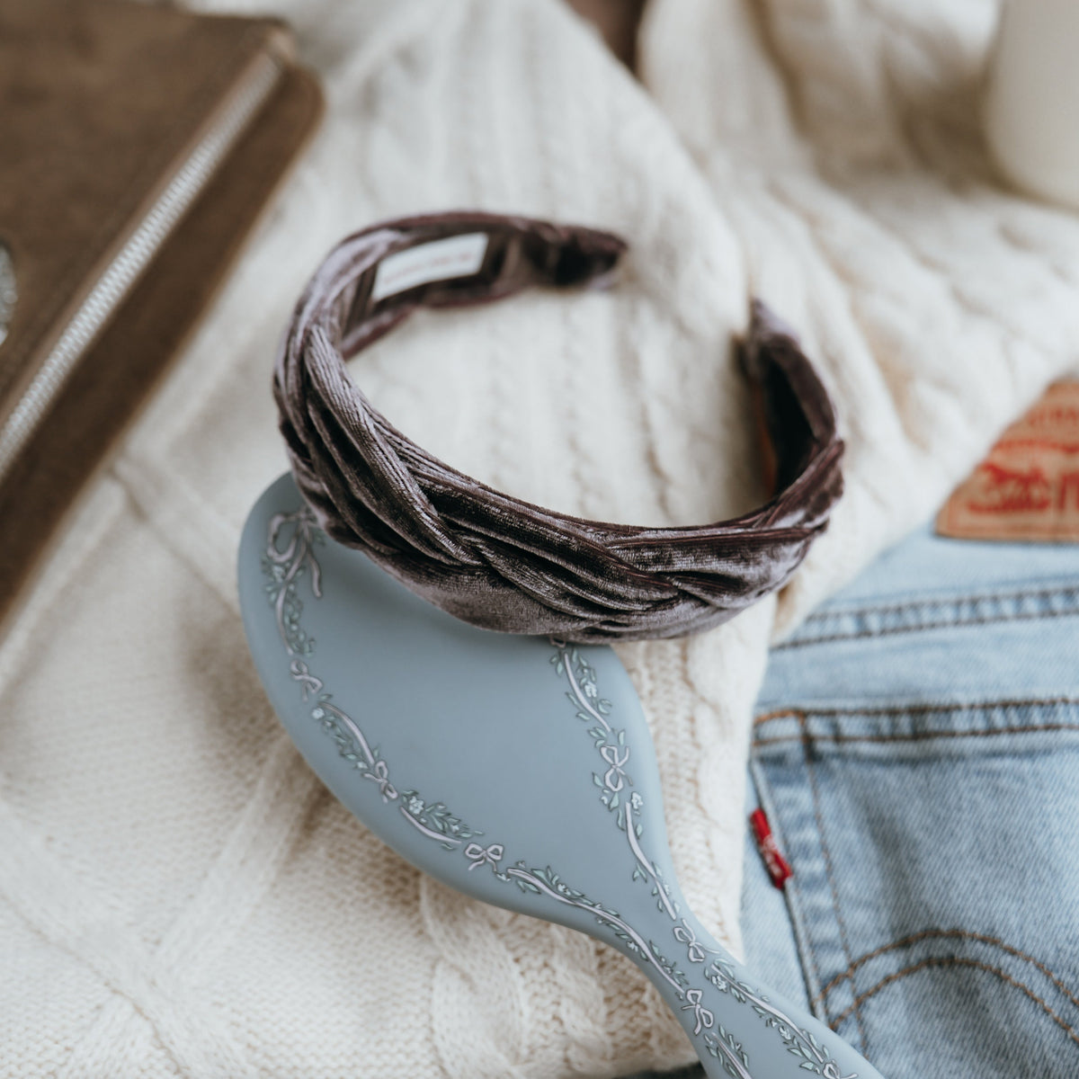 Mauve headband with a blurred background