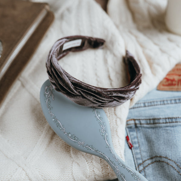 Mauve headband with a blurred background